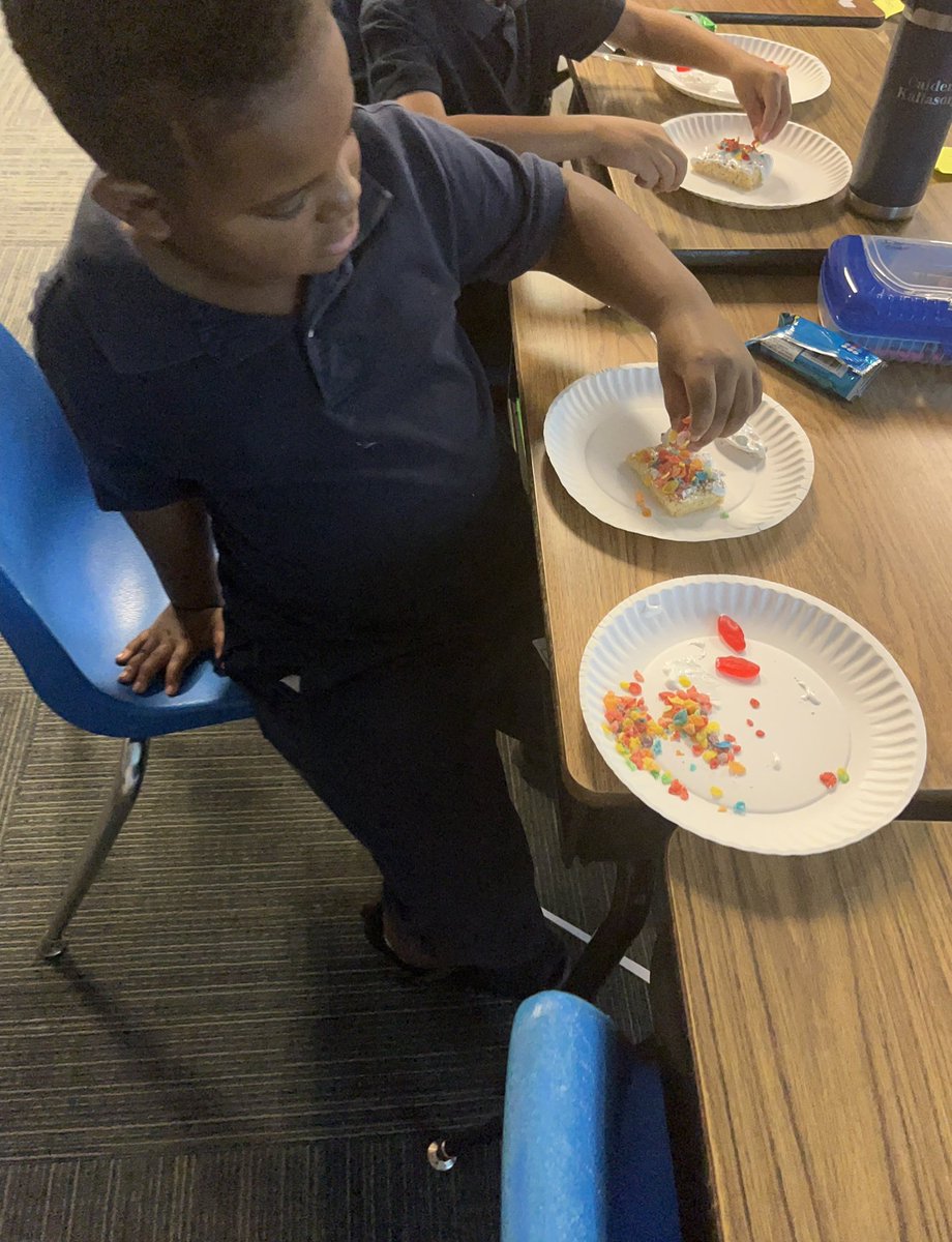 Today we made Friendship Sushi and read the book Yoko by Rosemary Wells! #beafriend #beginningoftheyearactivities