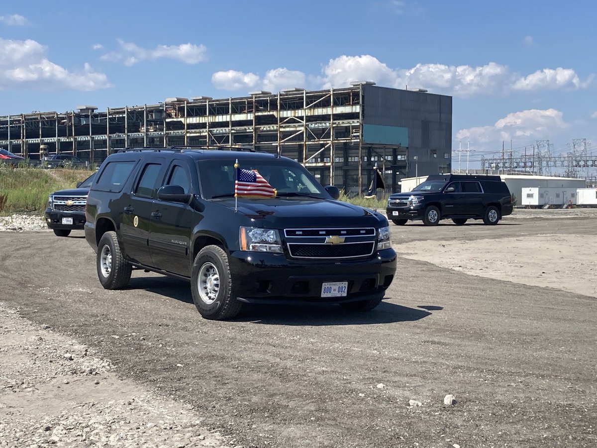 JoGoodeFR's tweet photo. Motorcade arriving https://t.co/SZTtmLVdbL