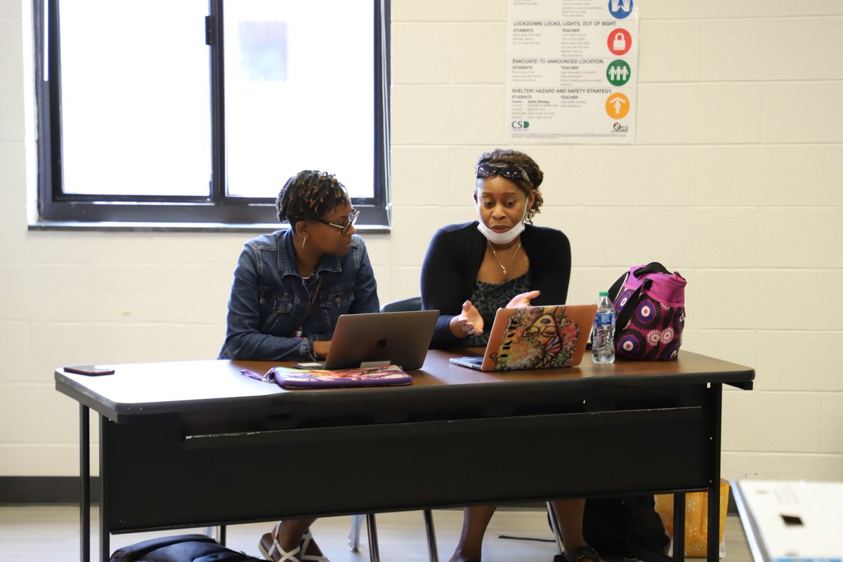 CloverEagles's tweet image. Energy all around!

It&apos;s been a great couple days working with our staff to #PersonalizeCSD. The countdown is on to August 15.

Our staff can&apos;t wait to put what they&apos;ve learned into practice with students.

#CSDinAction