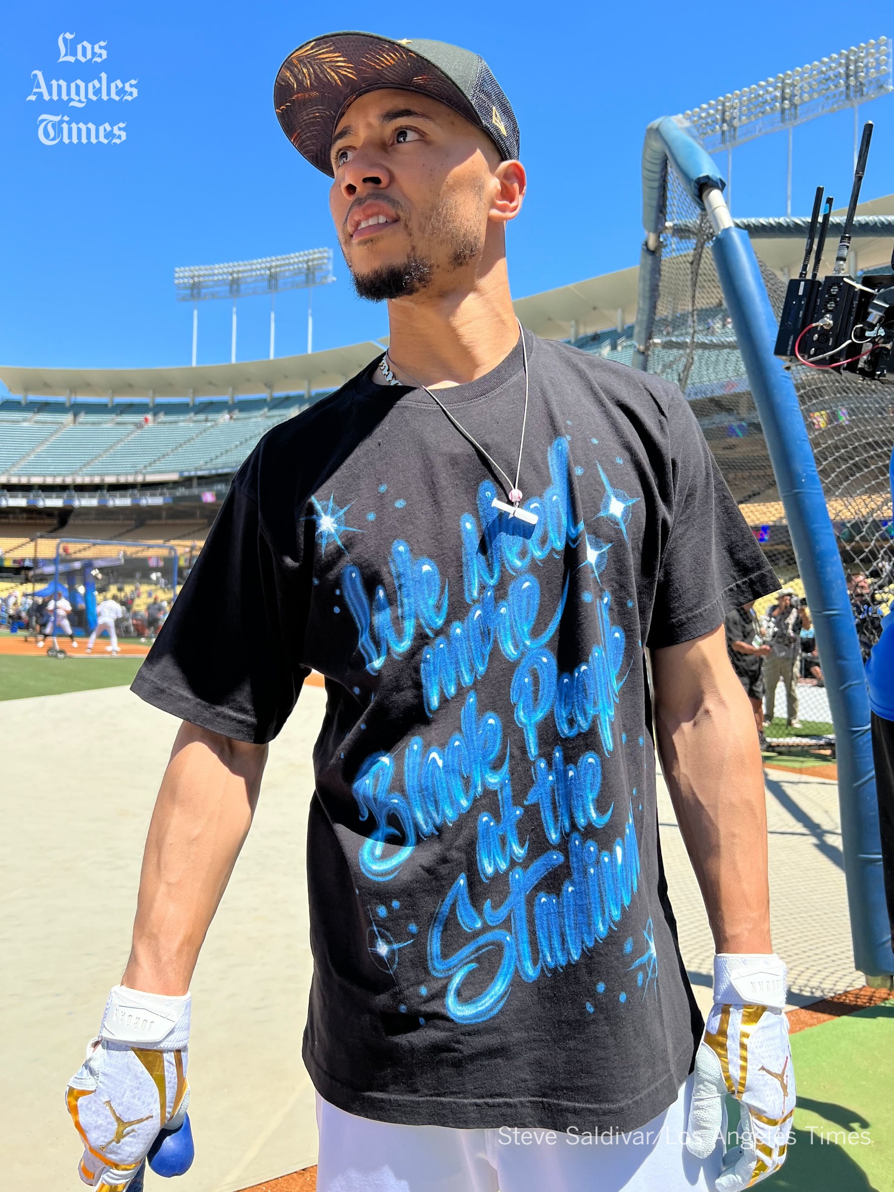 Dodgers' Fan Favorite Mookie Betts Wears Airbrushed T-Shirt That