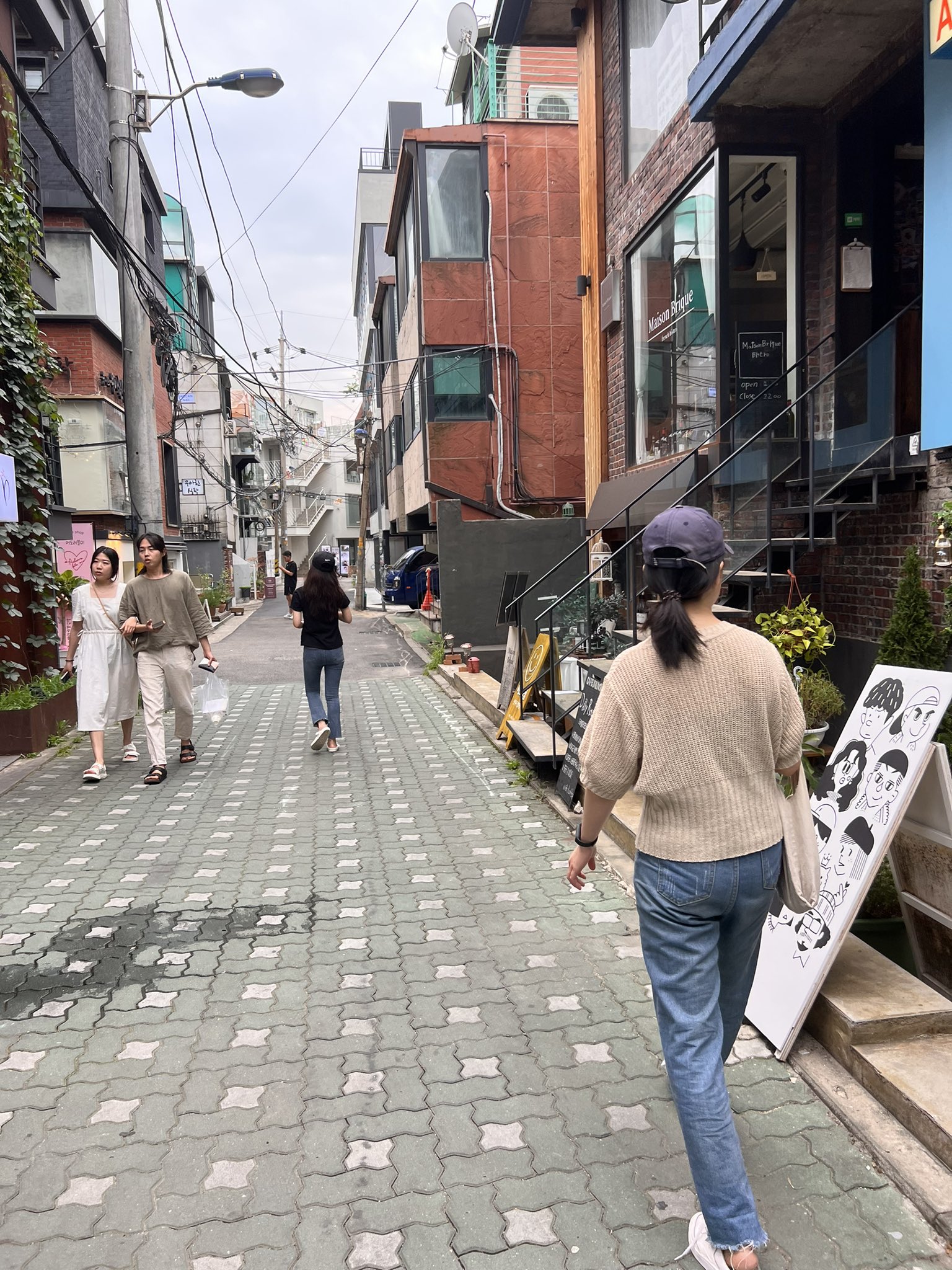 تويتر Lotus ネコ على تويتر その後は今若者に大人気らしい延南洞 ヨンナムドン の路地散歩ツアーに参加 英語と日本語が流暢なジェリさんが案内役でロンドンから来た子も一緒に 街の歴史や韓国語のスラングまで色々教えてもらい楽しかった この辺のクラブは تويتر Lotus ネコ على تويتر その後は今若者に大人気らしい延南洞 ヨンナムドン の路地散歩ツアーに参加 英語と日本語が流暢なジェリさんが案内役でロンドンから来た子も一緒に 街の歴史や韓国語のスラングまで色々教えてもらい楽しかった この辺のクラブは