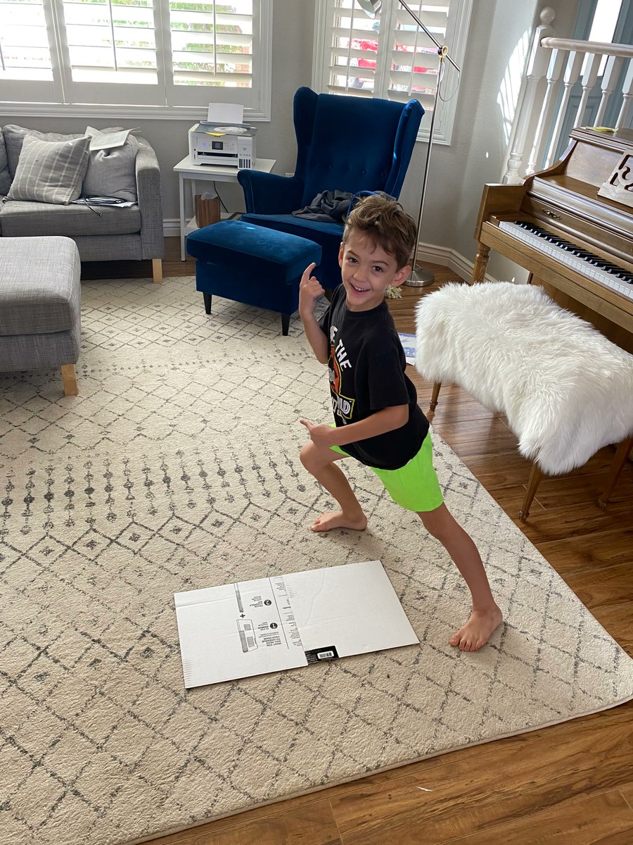 LbellJ's tweet photo. Do you know what a square foot is? Can you visualize it? Well, if it's challenging for you, imagine your child! It's simple to cut up some cardboard and have them measure spaces in your house. It's much more memorable that way 🤓 https://t.co/gv2tFQQmJR