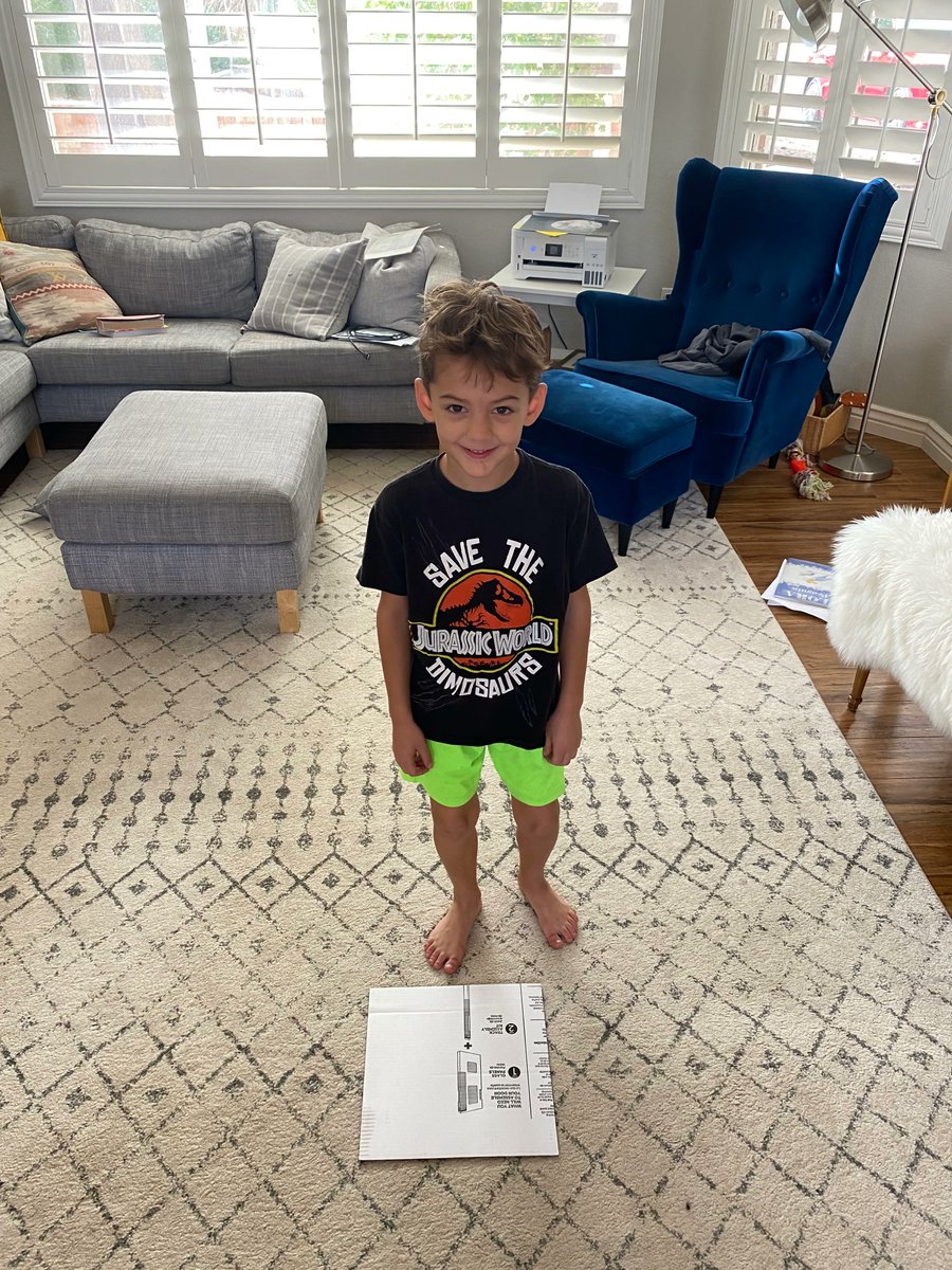 LbellJ's tweet photo. Do you know what a square foot is? Can you visualize it? Well, if it's challenging for you, imagine your child! It's simple to cut up some cardboard and have them measure spaces in your house. It's much more memorable that way 🤓 https://t.co/gv2tFQQmJR