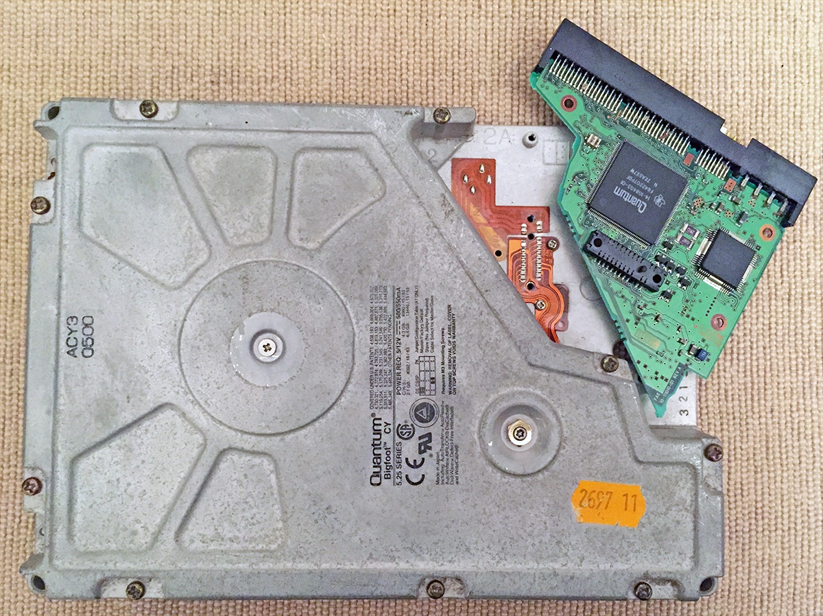 orkester Privilegium bord Siliconinsider on Twitter: "Quantum Bigfoot, failure mode case study:  Probably the most infamous HDD of the 90s, the 5.25" IDE Bigfoot series use  more construction material and terrible performance compared to a