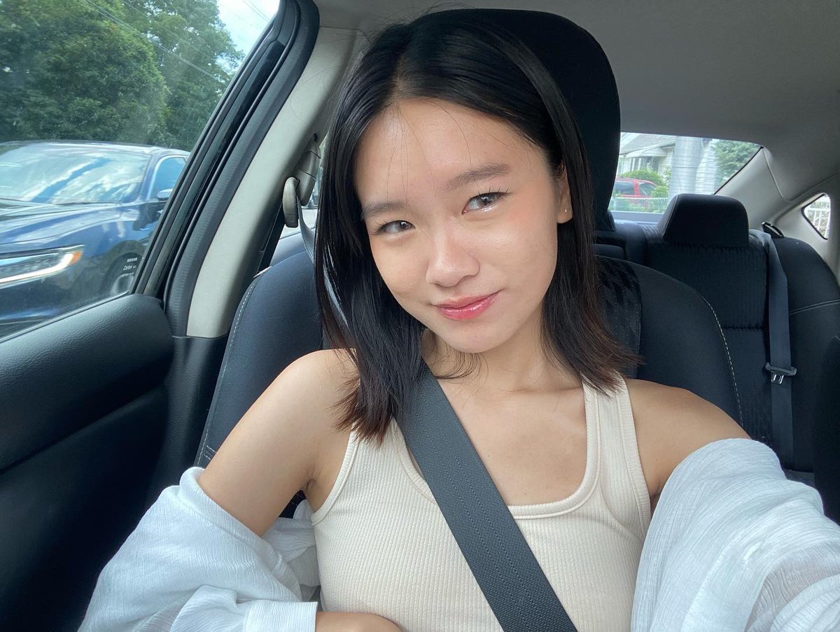 laurathesimp's tweet photo. drivers seat 💕 https://t.co/cNKgffkdXu
