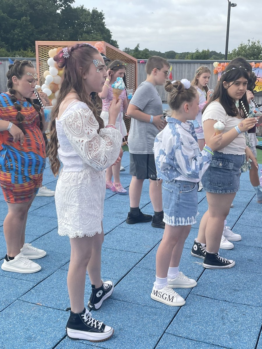 Crew 6 had the best leaver's party tonight #CrewChella #festivalvibes <a href="/Andreacurran15/">Andrea Curran FCCT</a>