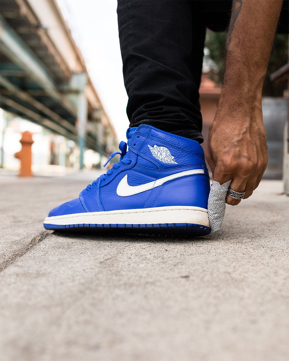 Reshoevn8r's tweet photo. AJ1 🤝 Sneaker Wipe

Can't leave home without one. https://t.co/emiwAX0X59
