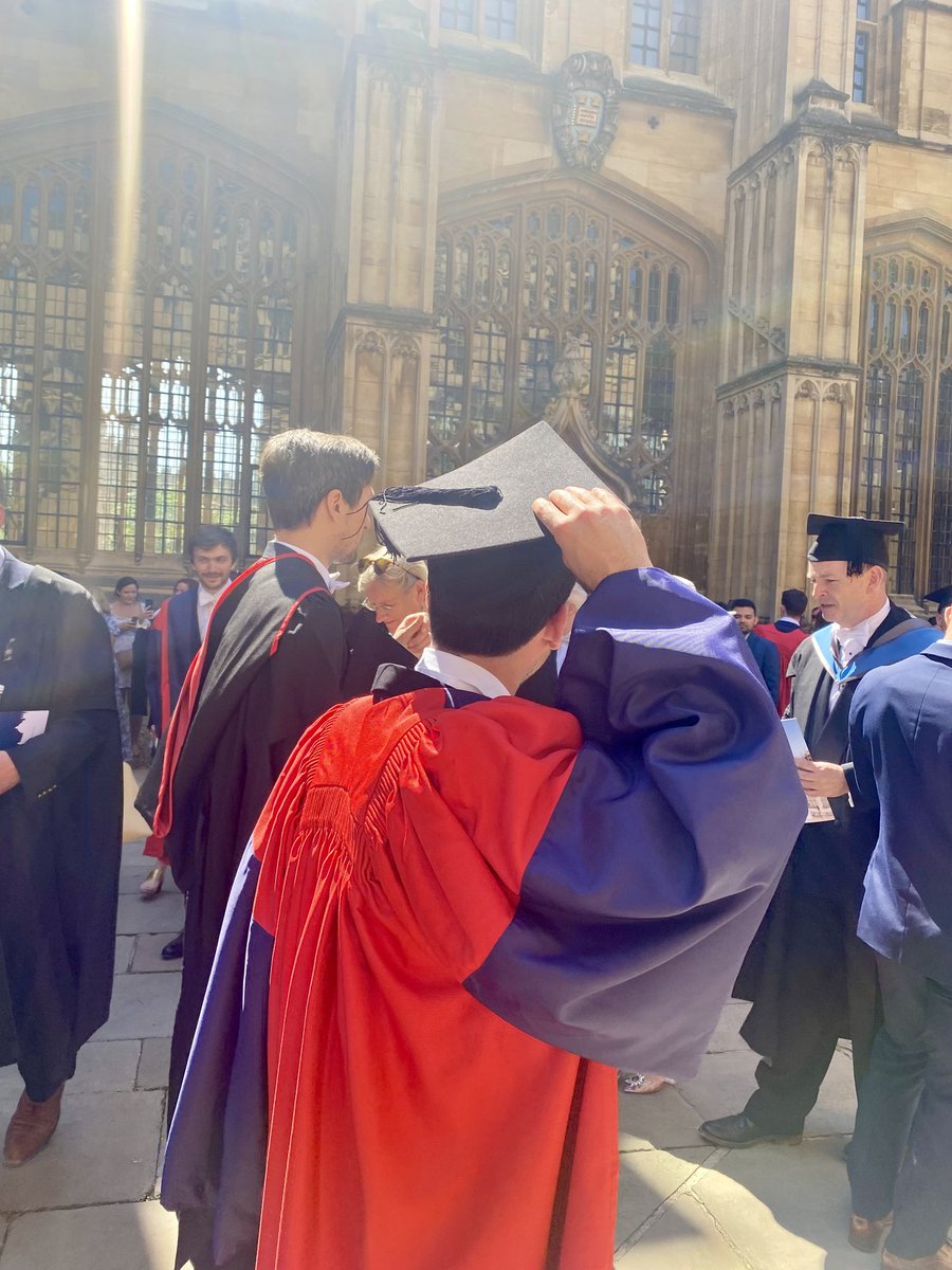 FrancescoIbba5's tweet photo. Happy belated graduation to me ! Grateful for my time in Oxford @BalliolOxford @UniofOxford @OxfordChemistry #DPhil https://t.co/AE4zcrghr6