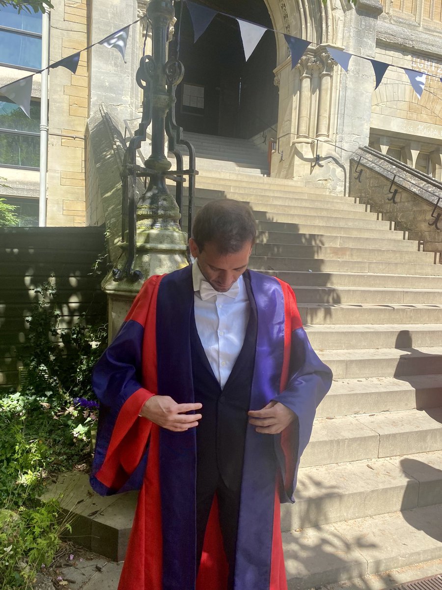 FrancescoIbba5's tweet photo. Happy belated graduation to me ! Grateful for my time in Oxford @BalliolOxford @UniofOxford @OxfordChemistry #DPhil https://t.co/AE4zcrghr6