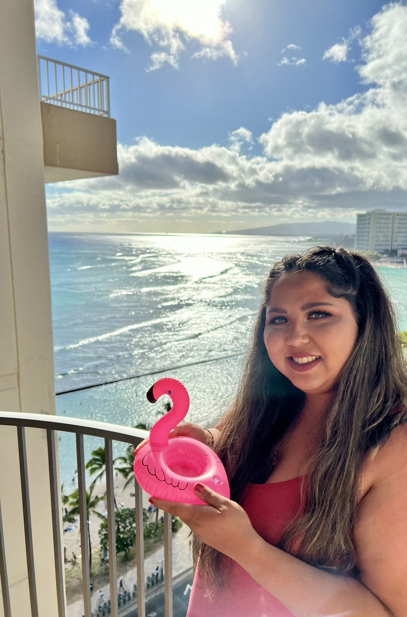 DeckerPUSD's tweet photo. Ms. Rayleen is having a #flamazing time on her #honeymoon in Hawaii ๐ฆฉ๐บ๐น #flamingofloat #flamingogoinggoinggone #flamazingsummer #deckermakeswaves #proud2bepusd https://t.co/Vgxo9sU3Xf
