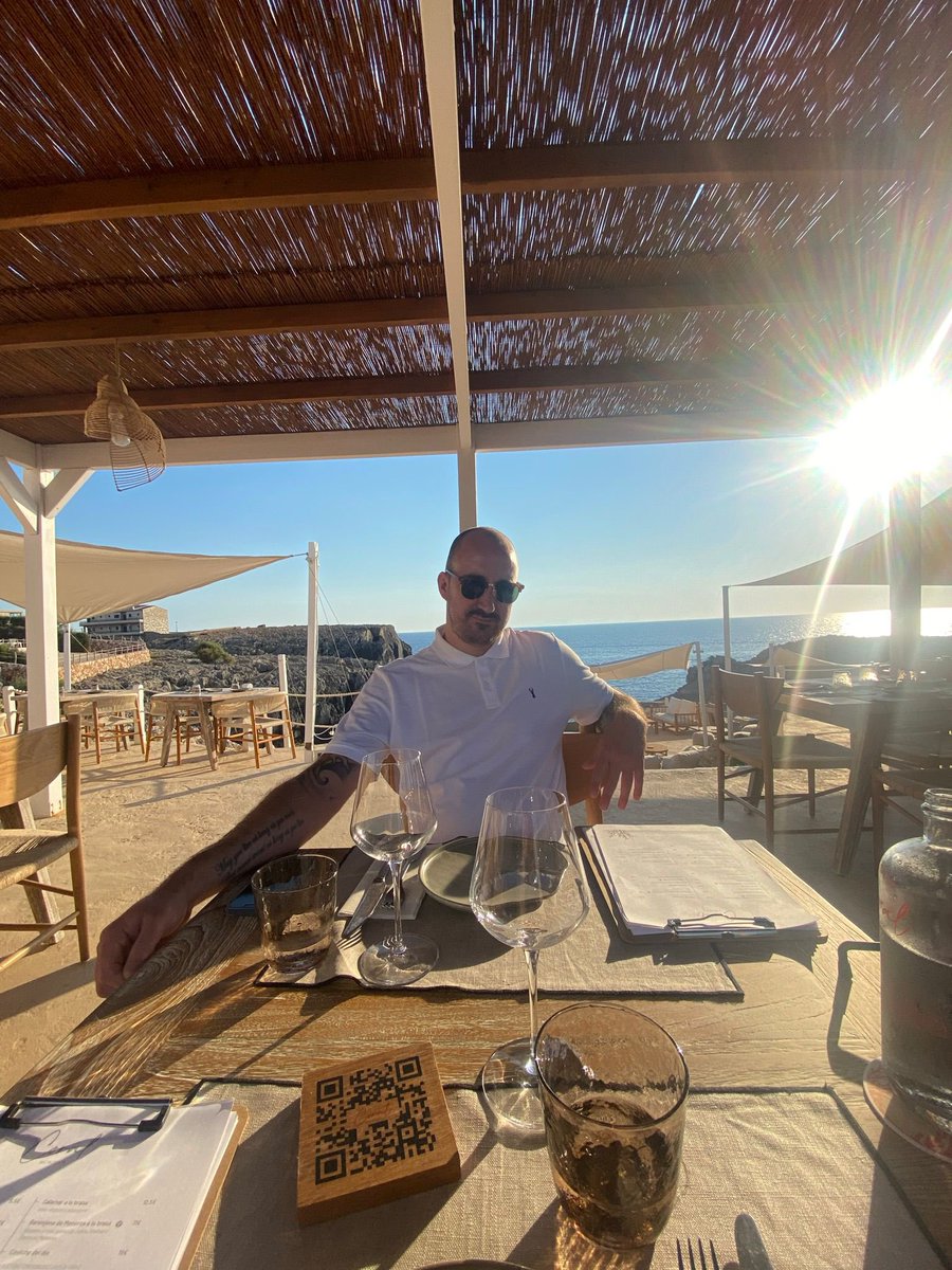 If the Tinder swindler was from South East London 😂😂 #champagnetaste #lemonaidemoney