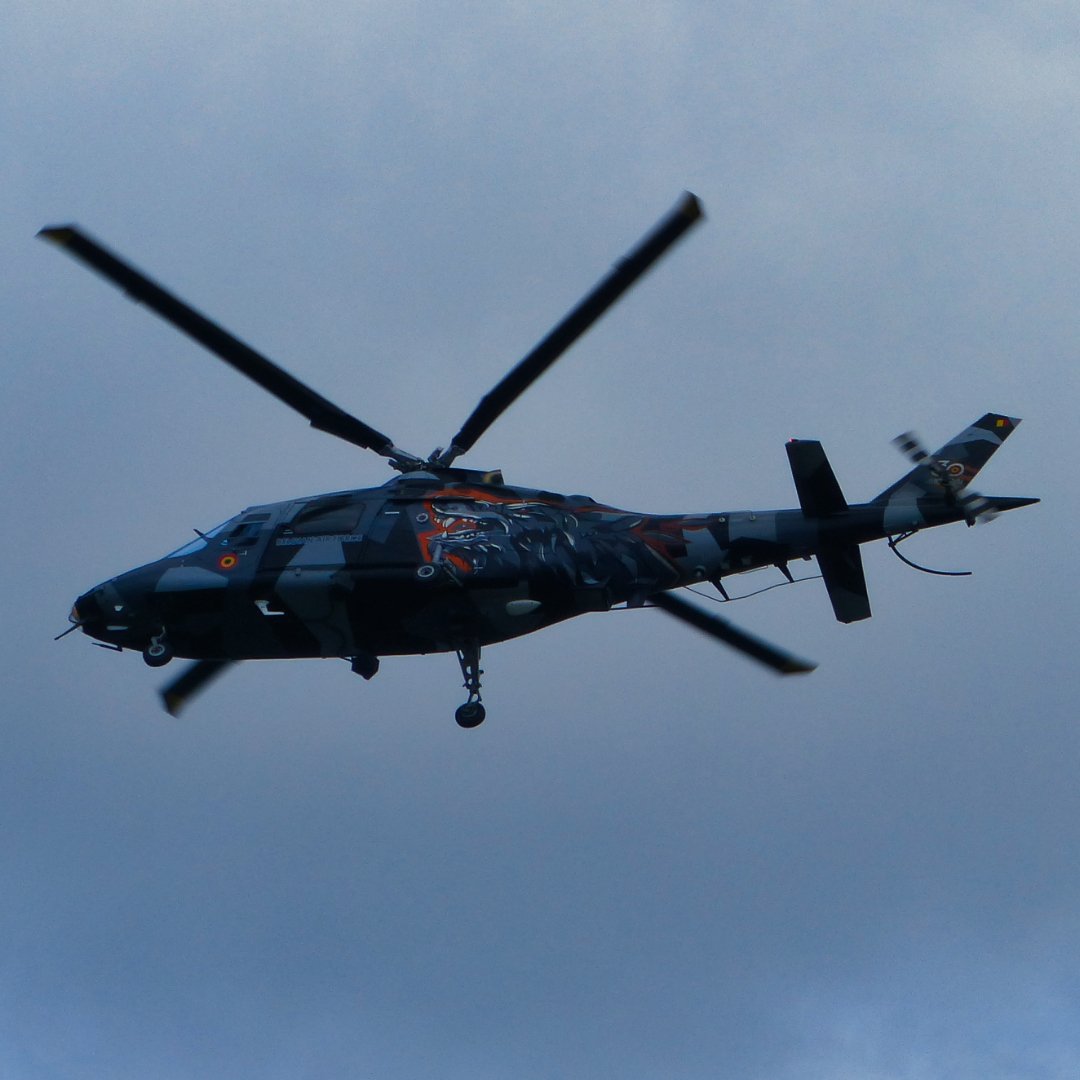 Michaelflying28's tweet photo. Belgian Air Component A109 Display Team Agusta A-109BA Hirundo H-46ย ย displaying at the 2022ย RAF Cosford Airshow 12.6.22.ย
#rafcosford #rafcosfordairshow #cosfordairshow #cosfordairshow2022 #belaircomp #belgianaircomponent #belgianairforce #beairforce #belgianfa109solodisplay https://t.co/zvDJxvn1Ze