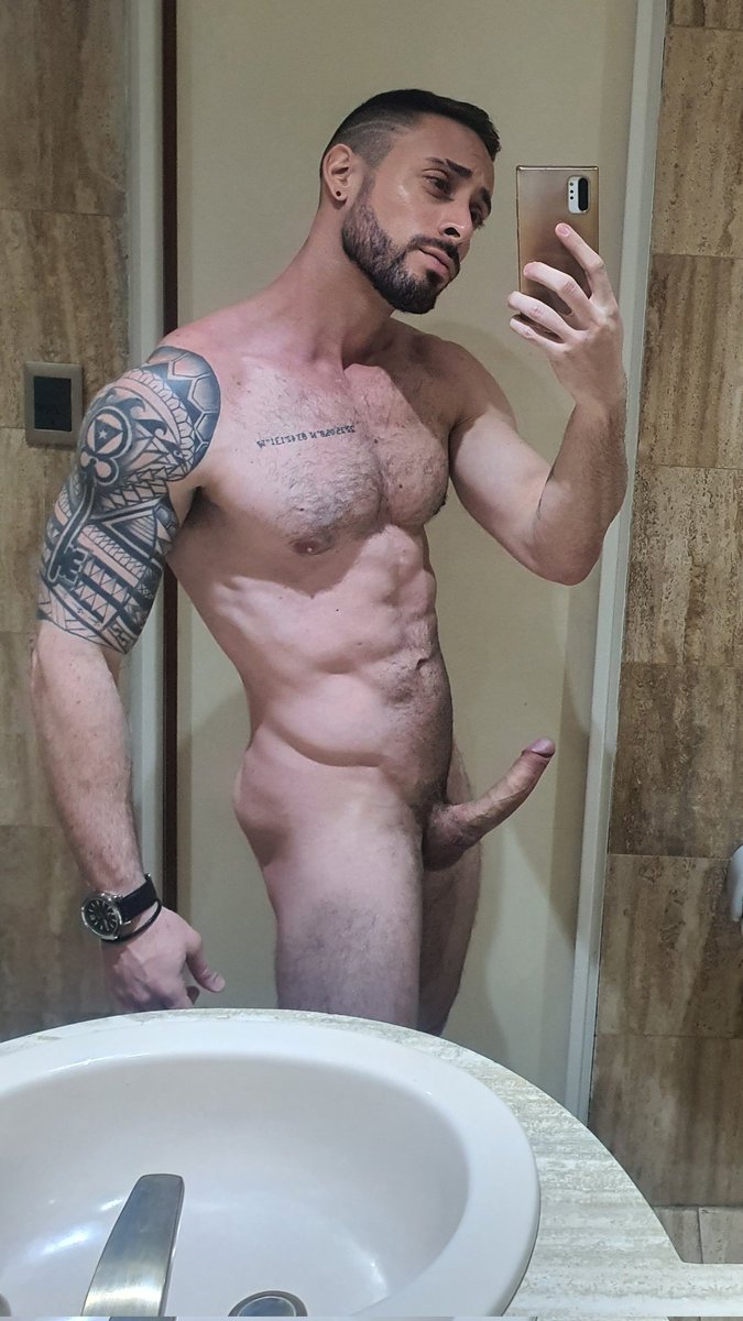 Feliz día del amigo! 😄🎆🎂🤝🫂

Ahhh! por cierto, acá les presento a mi amiguito, 🍆😈 
Quien le da un besito? 💋🤤

ONLYFANS.COM/CUBAN_DY 
JUSTFOR.FANS/CUBAN_DY