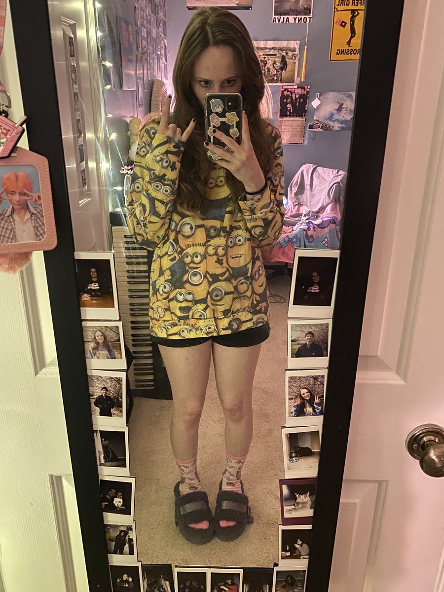 erynvoid's tweet photo. a little late to the party but i cant wait to see the minions in theaters tomorrow !!! hereโs my fit !!๐๐ #minions #minionmania #minionsrule #MinionsTheRiseOfGru https://t.co/Bcyxgg0mFS