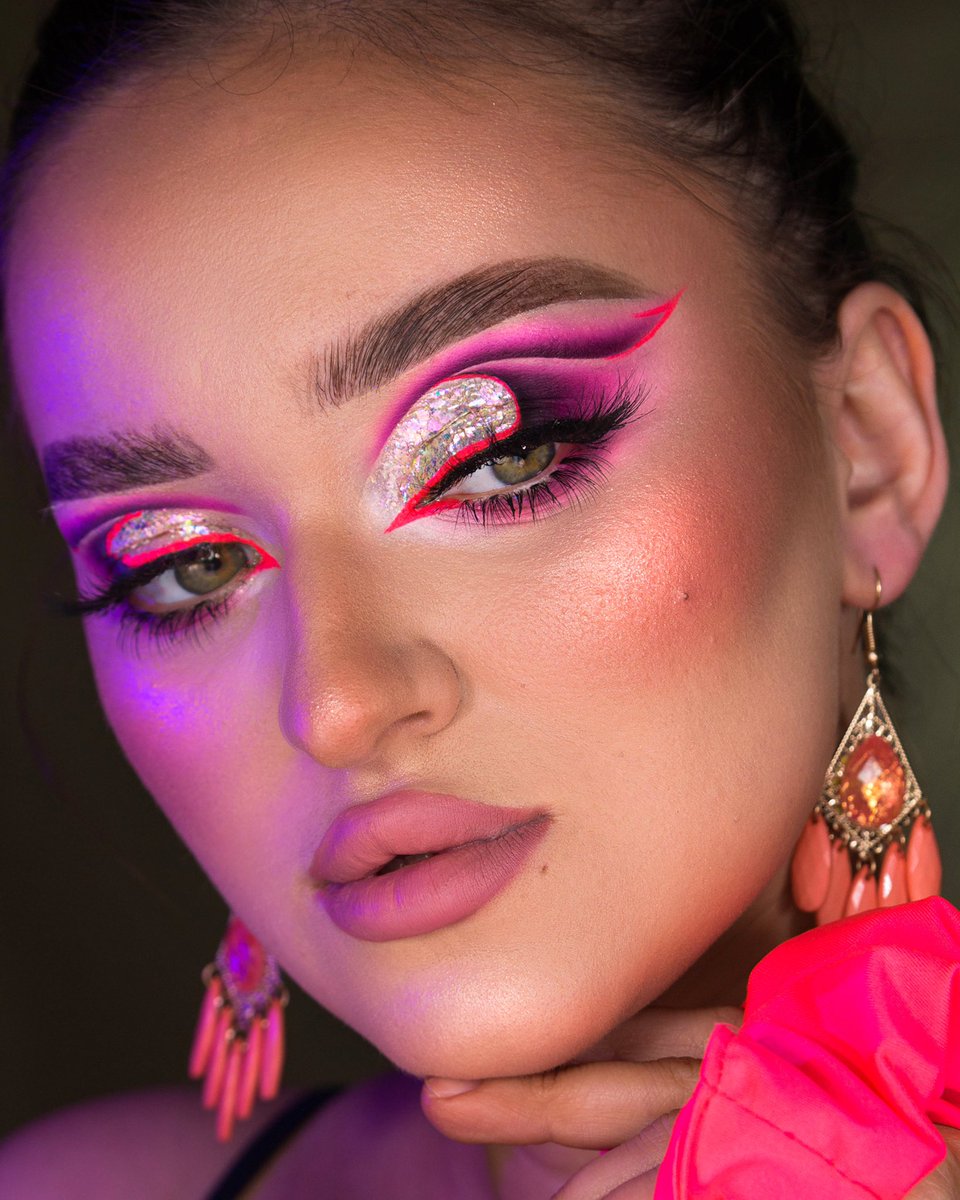lamariomakeup's tweet photo. @ABHcosmetics half of the week with today's makeup😍 https://t.co/jl29njic2p