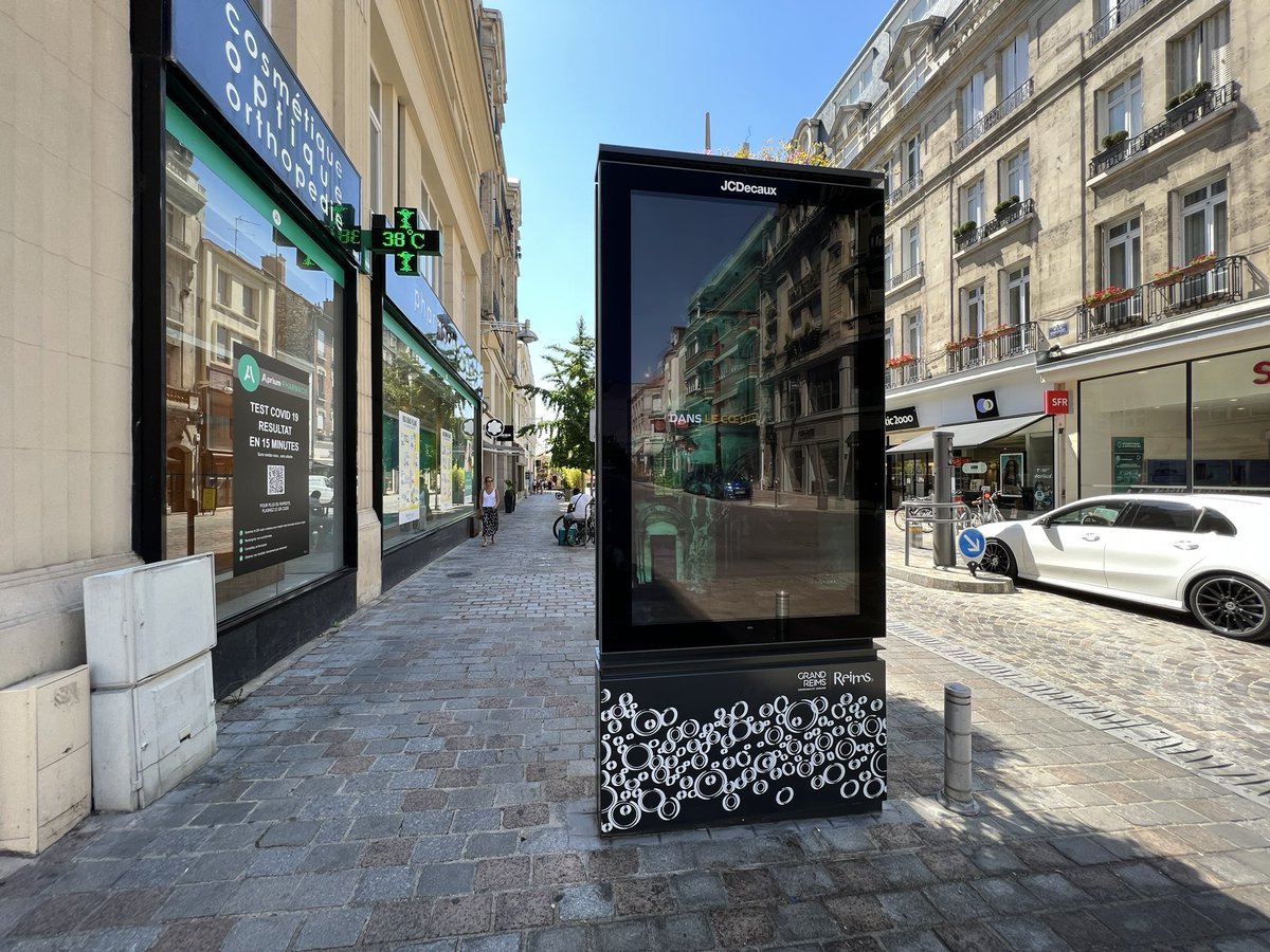 J’ai une piste !
On peut commencer par couper les écrans publicitaires LCD dans les rues nan ?
Il y a en a 3000 en France.
Ils consomment chaque heure 2 664 000watts.

C’est comme laisser allumer plus de 3000 sèches-cheveux par heure.