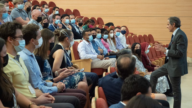 rafaelmgrossi's tweet photo. Delighted to begin my visit to 🇪🇸 Madrid by addressing upcoming nuclear industry leaders at @WorldNuclearUni’s #SummerInstitute2022. We’re discussing the outlook for nuclear &amp; the role of @IAEAorg — listening to these talented young men and women, nuclear’s future is bright. https://t.co/a970voqjzh