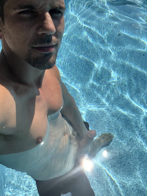 Suns out, dicks out https://t.co/YB2dv3ajKH