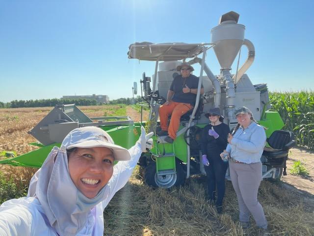 Huskerwheat's tweet photo. Fun fact about #harvest22: I'd say about 40-50% of the operating hours for this Wintersteiger have been run by all female crews. Liz &amp; @Syd_Graham are drivers, grad students @she_sierra @ms__mick &amp; interns Marie, Megan, &amp;Emily have been bagging. #WomenInPlantBreeding @unlagrohort https://t.co/xo5TLSYn3Z