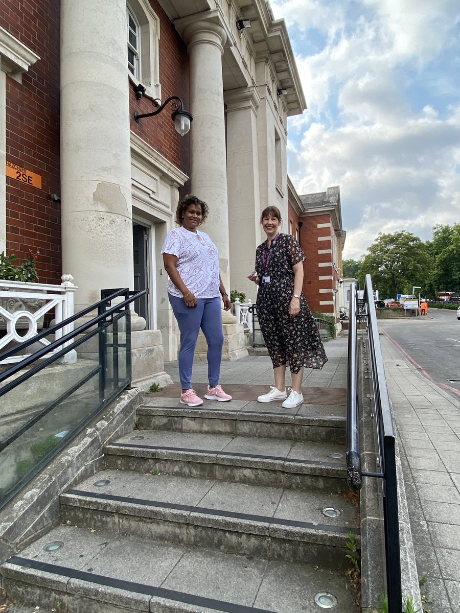 Our Chief Nurse Vanessa welcoming one of our internationally educated nurses Javana on her first day & giving her the Maudsley Nursing badge. Javana is from Trinidad she bought the weather with her. 😎⁦@MaudsleyDoN⁩ ⁦@MaudsleyNHS⁩ ⁦