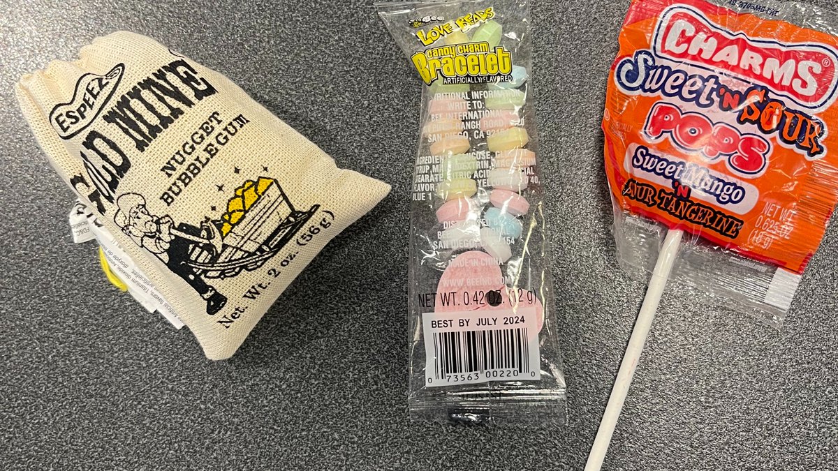 ABugTravelsFar's tweet photo. Which would you choose?
#vintagecandy #candyaddiction https://t.co/gsNfS1tsZp