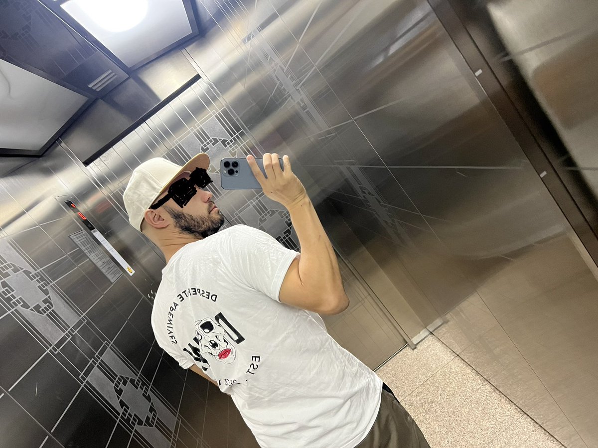 <a href="/DApeWives/">Desperate ApeWives</a> Thanks for everything and a merch 😄