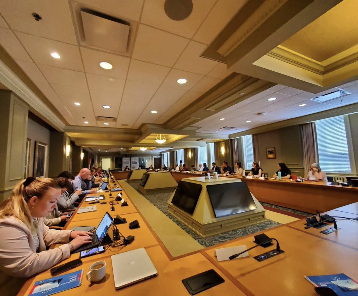 ourymajor's tweet photo. Ce matin, au nom du Conseil des personnes d’ascendance africaine j’ai participé aux consultations pan canadiennes sur les langues officielles menées par la Ministre Hon. Ginette Petitpas Taylor. Merci à l’hon. ministre d’avoir invité le CPPAANB à cette consultation. https://t.co/xzZaJ4ERDk