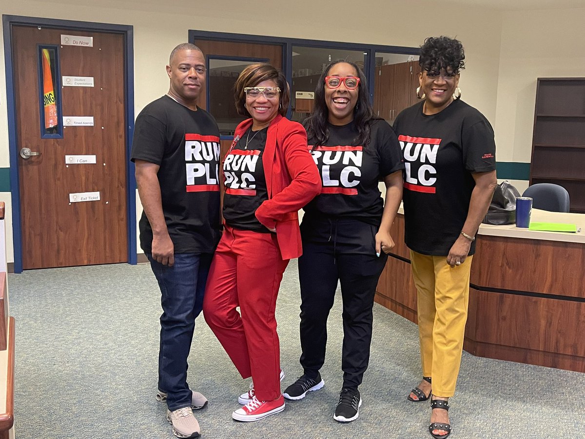 rachelriles's tweet photo. Enjoying PD with some awesome colleagues…#PLCFramework @MajorElementary #Springisd #Nineties #22-23 https://t.co/OGKxL3y4Cj