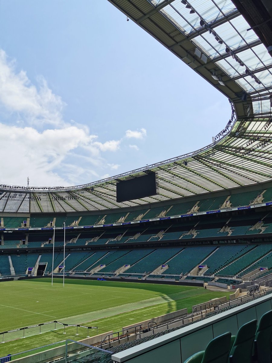 MrBenjiHistory's tweet photo. Pleasure to lead Y7 - Y9 to the home of English rugby, despite being bested on a scrum machine by teenagers. I reminded them that I was far too good looking to play in the front row in my youth. John at @Twickenhamstad gives a great tour, a knowledgeable rugby man and a gent 🏉🏟️ https://t.co/jPObdpM6Q2