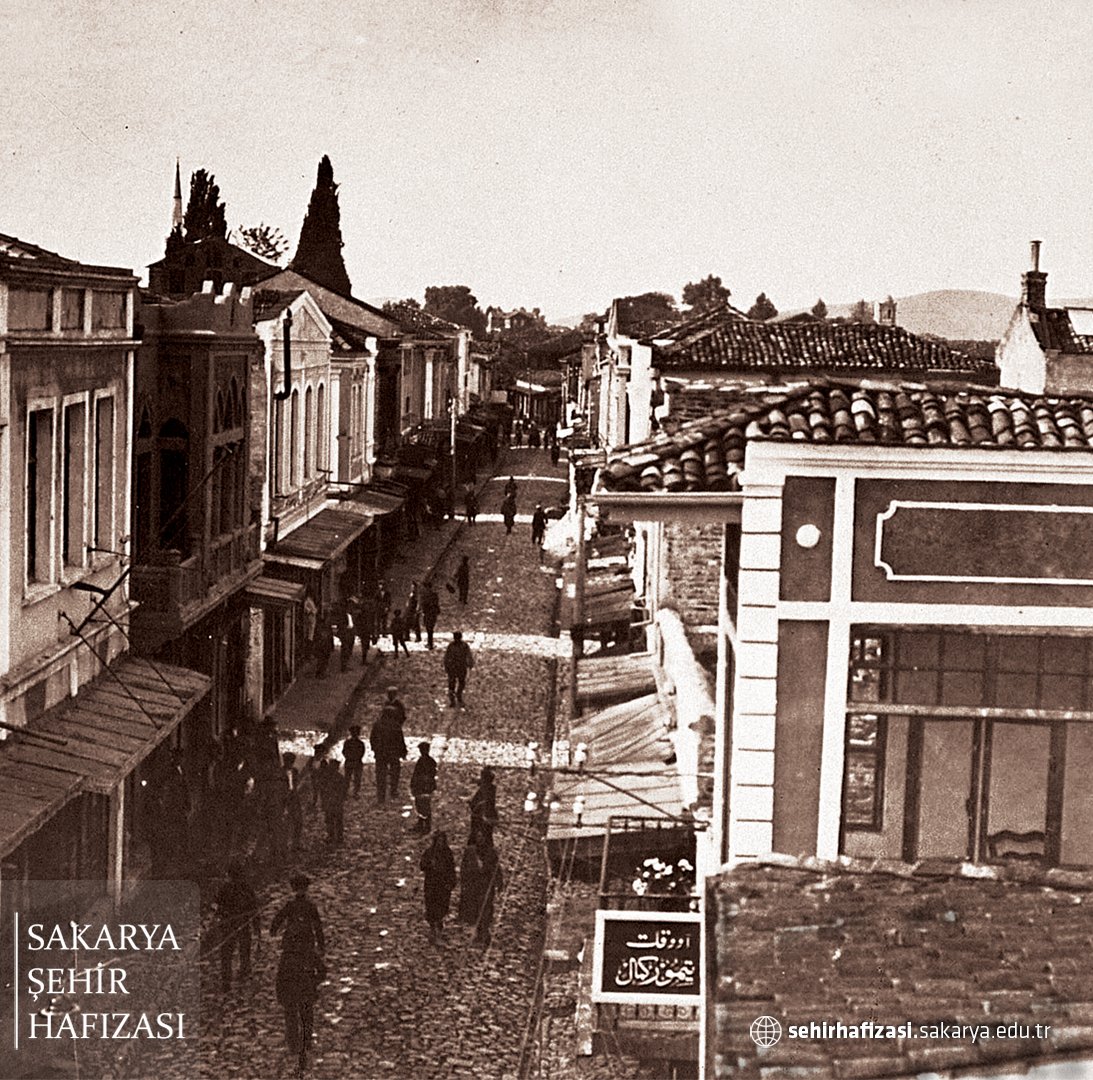 Orhan Cami'ni yanında bulunan Uzunçarşı yaklaşık 100 dükkândan oluşur ve Adapazarı'nın Osmanlı döneminden kalan en eski ve en köklü çarşılarının başında gelir.

📸 Dünden Bugüne Adapazarı
#sakarya #sakaryaüniversitesi #adapazarı #uzunçarşı
<a href="/sakaryauni/">Sakarya Üniversitesi</a>