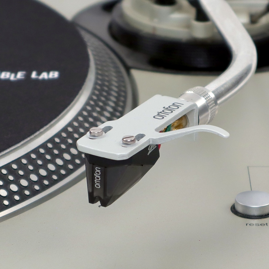 TurntableLab's tweet photo. Ortofon / 2M Silver Cartridge
↘ a step up from the industry-standard #2MRed w/ silver coils + improved suspension, TTL Exclusive pre-mounted configuration on silver or blk SH-4 headshell!
⫸ https://t.co/bEUeflRyl0
@Ortofon @OrtofonUSA #ortofon #ortofon2m #2msilver #ttlhifi https://t.co/kjUW03umXM