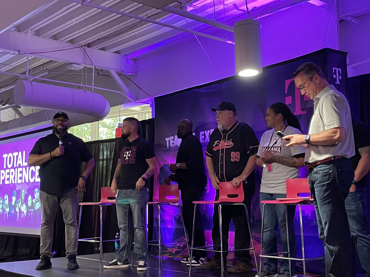 Live from Birmingham CEC!! Kicking off Total Experience!! This is a game changer! Let’s get it Coastal South! #mightysouth  @dreddy7_dt <a href="/tmoorehutch4/">Tamara Moore-Hutcherson</a> <a href="/JonFreier/">Jon Freier</a> @marknolanmfn <a href="/m_wan4life/">Wanny Manasse</a> @carndoggydog