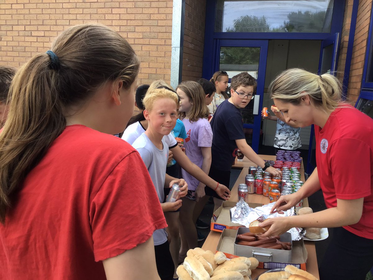 Class7CliftonPS's tweet photo. Our Year 6 BBQ was brilliant! We had such fun! Prepare for some photographs 💦 🍔 https://t.co/ftUf5twGTk