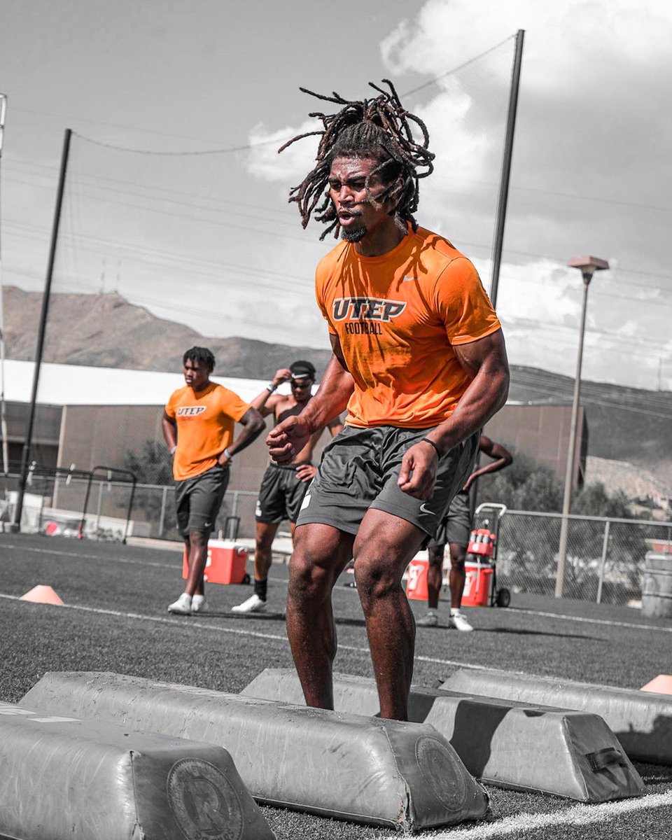 DAngeloBellamy's tweet photo. SUM SLIGHT🍊🌪 https://t.co/llAJg9F1XF