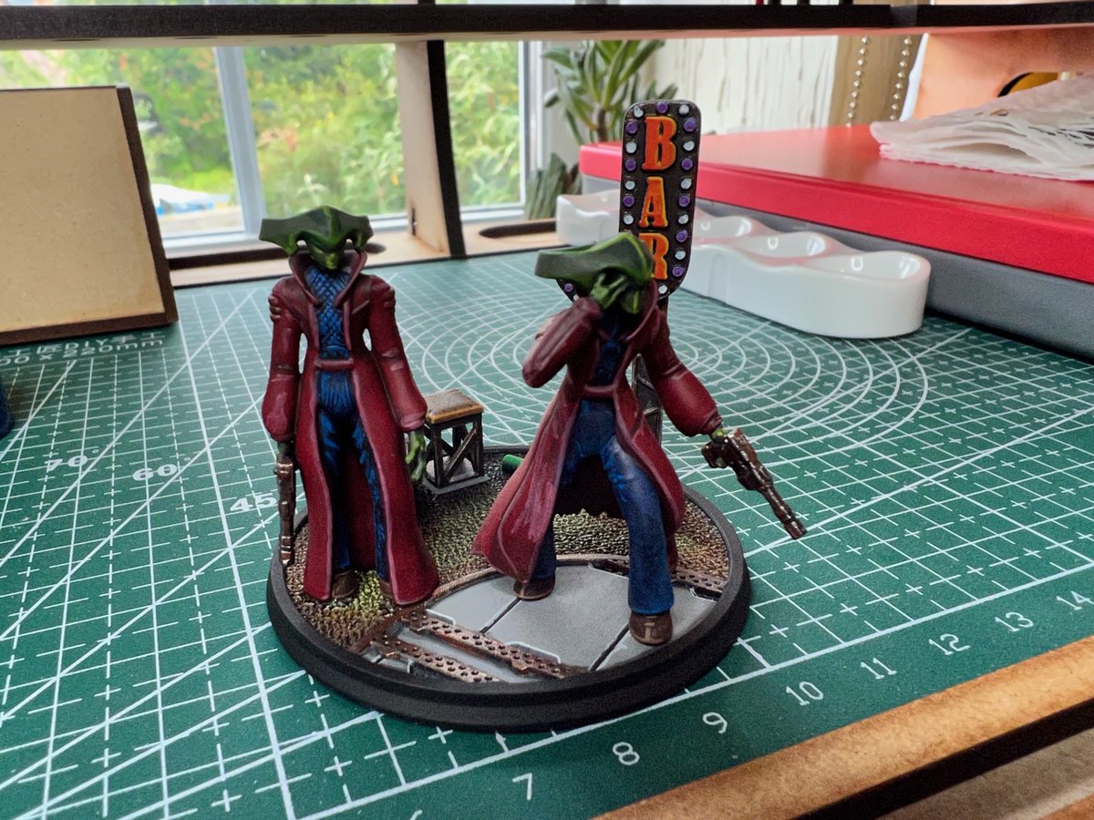 PrintMinis's tweet photo. Synarian Bounty Hunters from our Broken Chip Casino collection! This diorama was created and painted by our talented subscriber 'mrbooth' :)
#wargaming #warmongers #tabletopgames #tabletoprpg #scalemodel #printedminis #miniatures #miniaturepainting #starfinder #starwars https://t.co/FeYRXJQGAj
