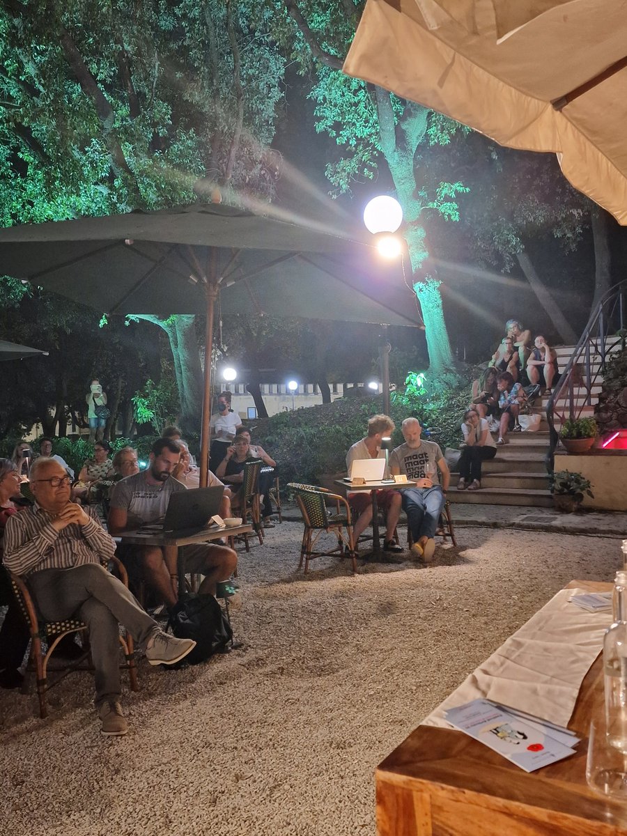 Reale_Scenari's tweet photo. #20luglio Festival @Artventuno. La serata finale. Si parla di pandemia, guerra e #curadelvero. Grande pubblico attento e partecipe. Informazione è sempre su qualcosa, utile se aiuta a capire https://t.co/MDncTQofZ8