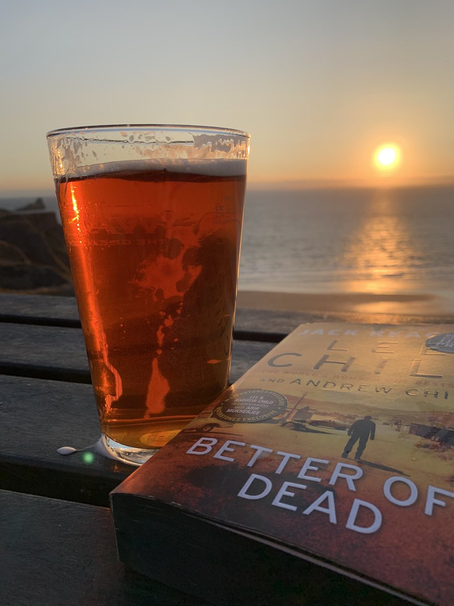 Front row seat to a spectacular sunset with a #JackReacher novel <a href="/LeeChildReacher/">Jack Reacher Books</a>