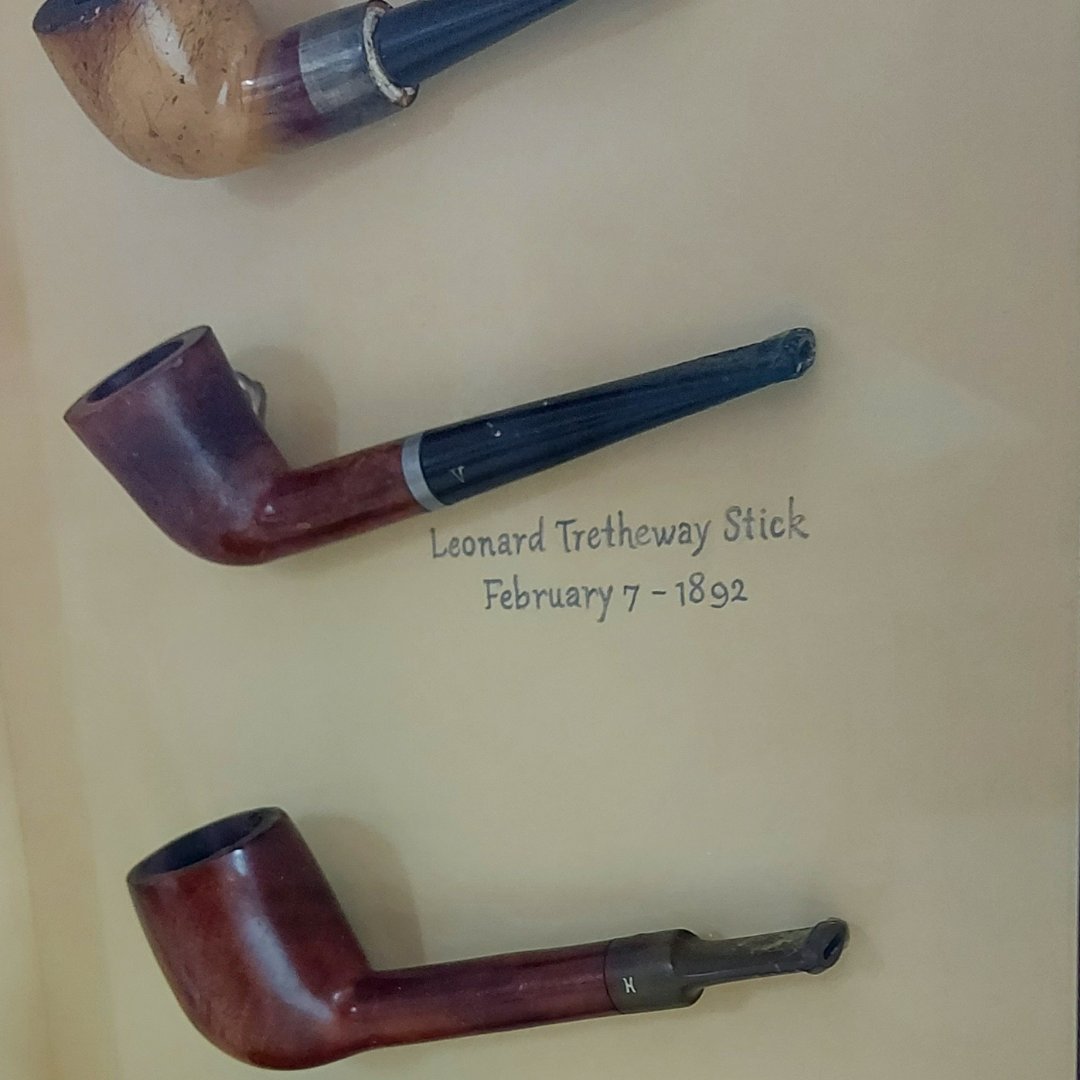A client brought in past relatives tobacco pipes, unsure of how to display them.  We mounted the pipes to a rag mat backing and labelled the pipes by hand calligraphy, showcased in a shadowbox. Check out the finished piece and some process photos.