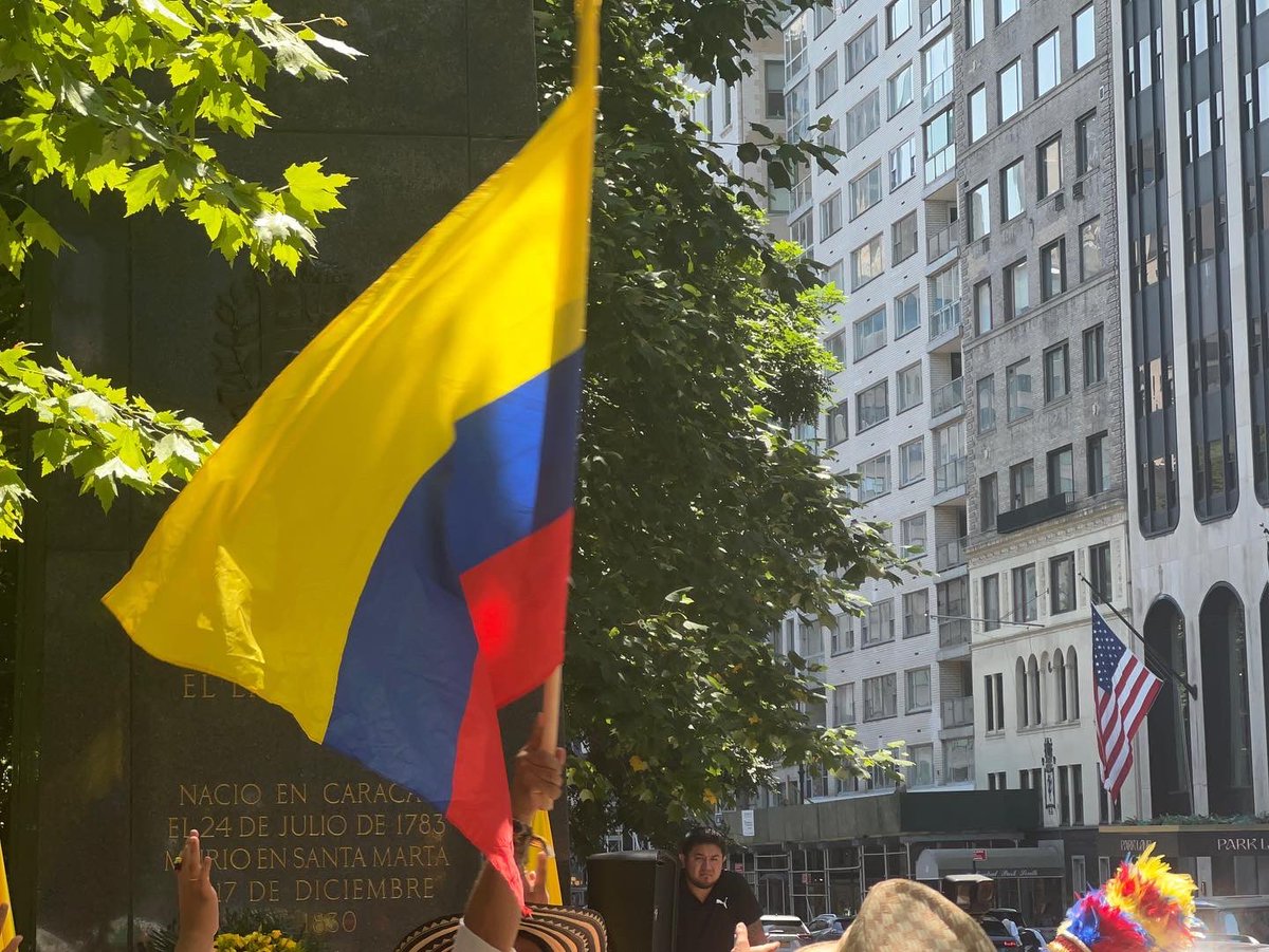 CatalinaCruzNY's tweet photo. Colombia tierra querida… 🇨🇴🇨🇴🇨🇴

Que orgullo compartir hoy con nuestra comunidad Colombiana durante la ofrenda floral conmemorando el 20 de julio! Gracias al Consulado Colombiano y a su líder Susana Berenguer por tan hermoso evento! https://t.co/XlaFFVgg53