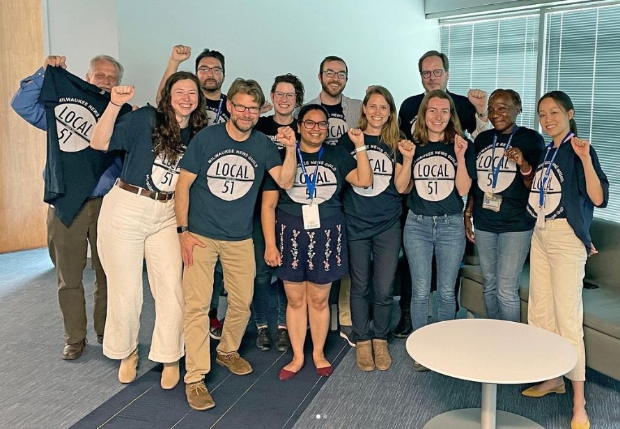 mkenewsguild's tweet image. We're wearing our Local 51 shirts in the newsroom today as a visual reminder of our solidarity and collective power. It's🌊#StrongerTogether #Local51