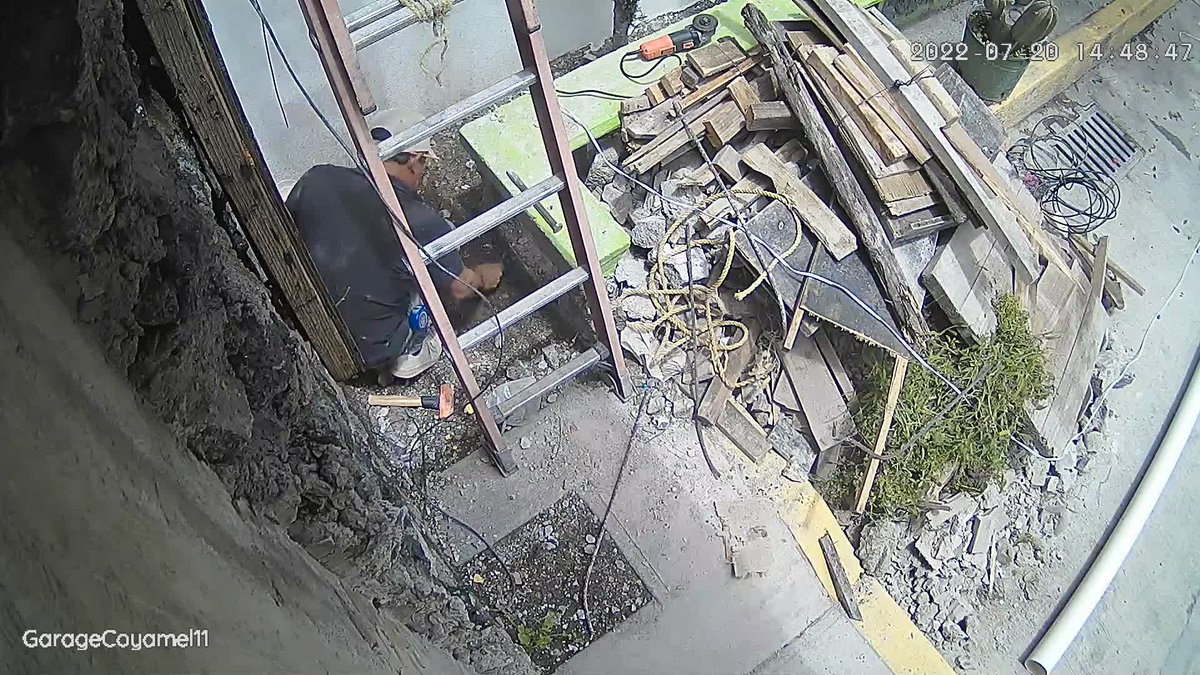 franttwit's tweet photo. @BANQUETASCOYOAC buen día, para comunicar que mi vecino está desarrollando trabajos de instalación de una descarga de agua pluvial, pretendiendo romper la banqueta que yo construir para mi acceso vehicular con permisos de la delegación, a dónde puedo denunciar esto https://t.co/LbOULgErwK