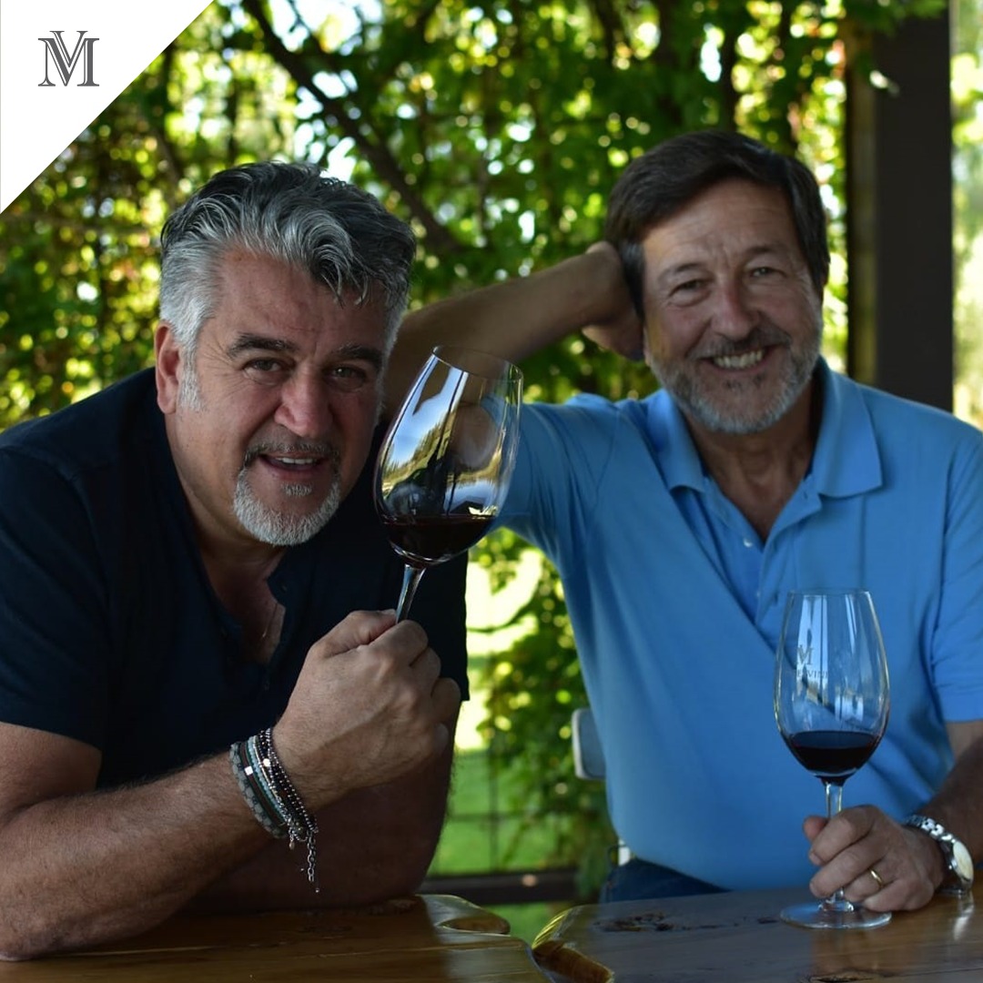 Matervini's tweet image. Matervini es encuentro, anécdotas, pasiones compartidas, sueños... 
Hoy celebramos todo esto y brindamos por todos los #AmigosMatervini. 
Que siempre existan motivos para levantar la copa, abrazar y brindar.🍷
¡Feliz día del amigo!
#Matervini #FelizDiaDelAmigo #amistad #Argentina