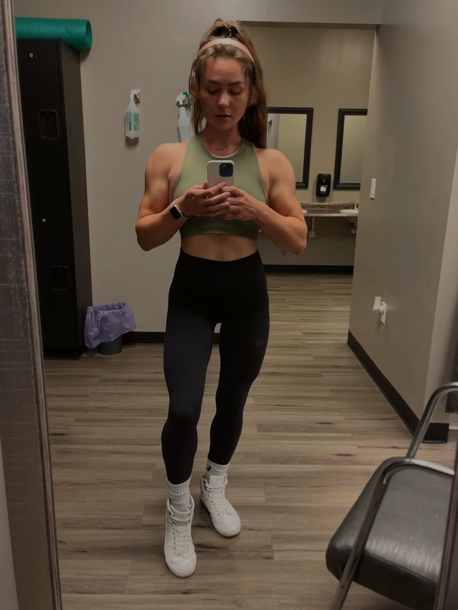 _lexlifts's tweet photo. Hi Twitter I’m back on my fitness BS here’s some pointless gym selfies https://t.co/cObICbqjYK
