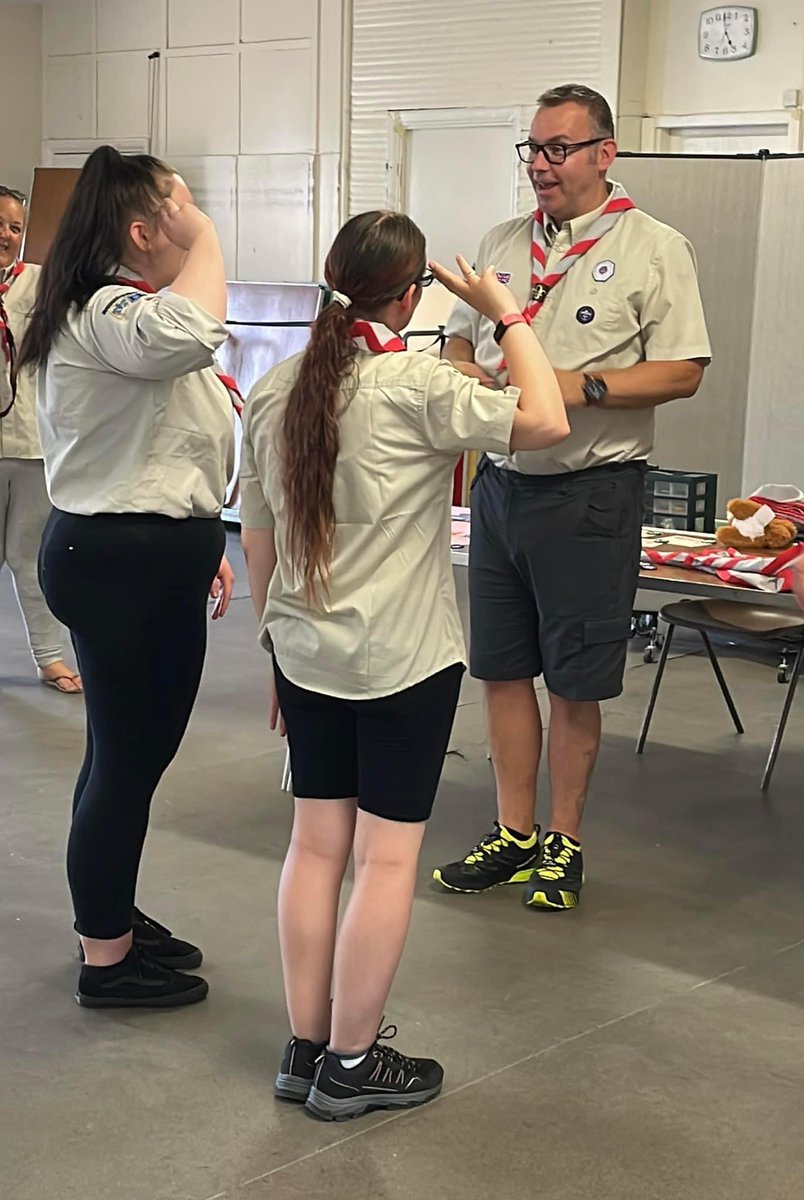 VIDAGS1's tweet photo. This week we invested two squirrel leaders and 3 squirrels. Welcome to the VIDAGS family Red and Keo @BandDScouts @GLNEScouts @BDPost #scoutingfamily #squirrels @Vidags_GSL https://t.co/SJFnqQpcL1