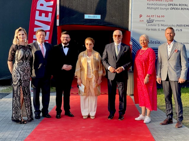 PLinEstonia's tweet photo. 🇵🇱 Ambassador Grzegorz Kozlowski met tonight in Kuressaare with 🇪🇪 President Alar Karis on the margin of Romeo and Juliet opera performed by Silesian Opera. 🇵🇱🇪🇪cultural relations remain strong! https://t.co/KQICJEnCCq
