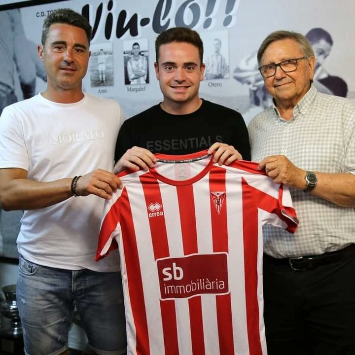cdtortosa's tweet photo. Una nova incorporació a la plantilla del Primer Equip serà la del lateral esquerrà Arnau Beltran, jove jugador procedent del CF Amposta que destaca per la seva velocitat, bona tècnica i criteri amb la pilota.
BENVINGUT ARNAU!
#2cat8 #FutbolCat #GolCat #Tortosa #TerresdelEbre https://t.co/YT5mT80voe