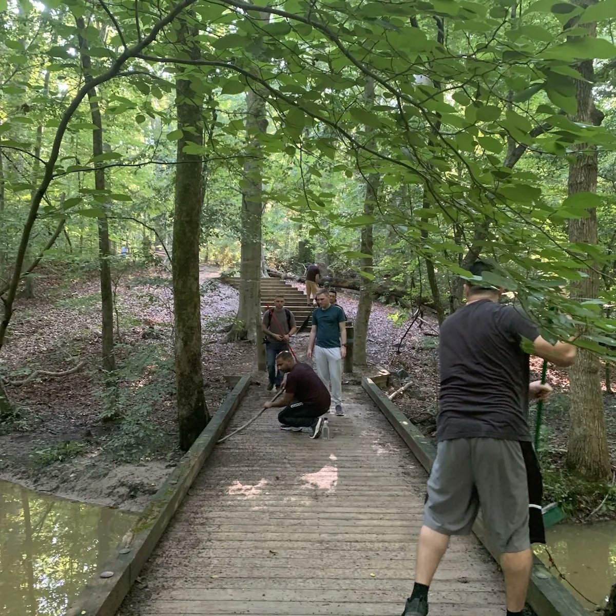 NCOAEustis's tweet photo. U.S. Army Soldiers attending the USAACE NCOA — Eustis Advanced Leaders Course volunteer during their weekend to help clean the Regulation Nature Trail on Fort Eustis keeping the trails clean and safe for community use.
#Thisismysquad
#ForgedtoLead
#USAACE
#PeopleFirst https://t.co/z2TXNMjoF0