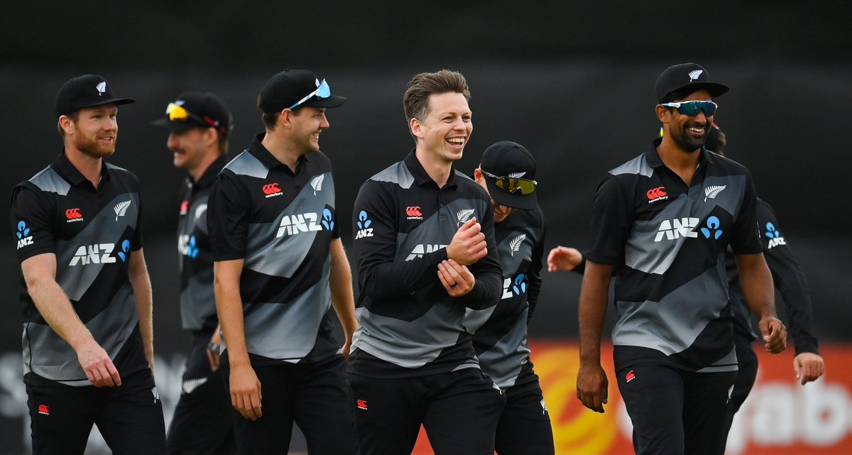 HAT-TRICK! 🚨

<a href="/braceyourself10/">Michael Bracewell</a> joins Jacob Oram (v Sri Lanka 2009), Tim Southee (v Pakistan 2010) and <a href="/WHITE_FERNS/">WHITE FERNS</a>
rep <a href="/AnnaPeterson06/">Anna Peterson</a> (v Australia 2017) as the only New Zealand players to take a T20I hat-trick! #StatChat #IREvNZ