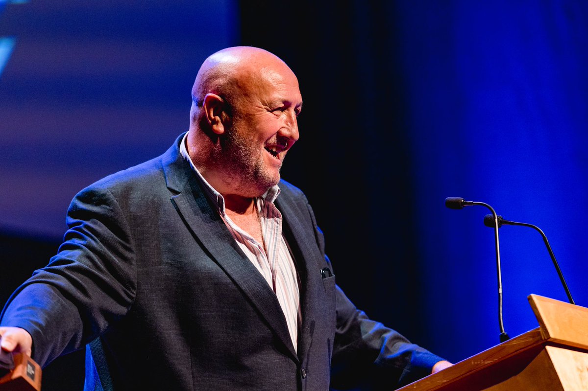 maxinehowellsphoto tweet media