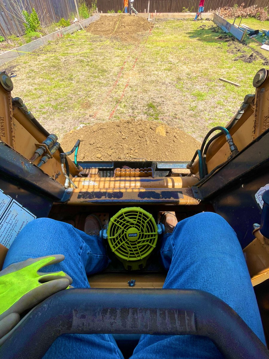 ColtForTexas's tweet image. These new skid steers with A/C are incredible